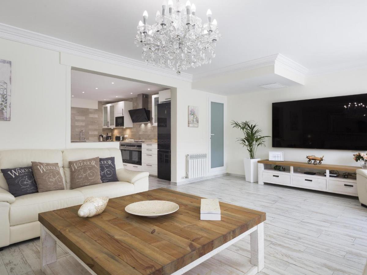 Sitges Spaces Mediterranean Apartments 4 Bedroom, 4 Bathroom, Huge Terrace, Jacuzzi- Sleeps 9 Εξωτερικό φωτογραφία