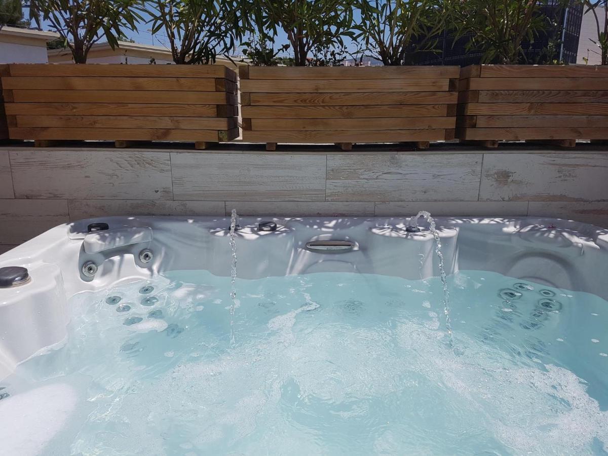 Sitges Spaces Mediterranean Apartments 4 Bedroom, 4 Bathroom, Huge Terrace, Jacuzzi- Sleeps 9 Εξωτερικό φωτογραφία