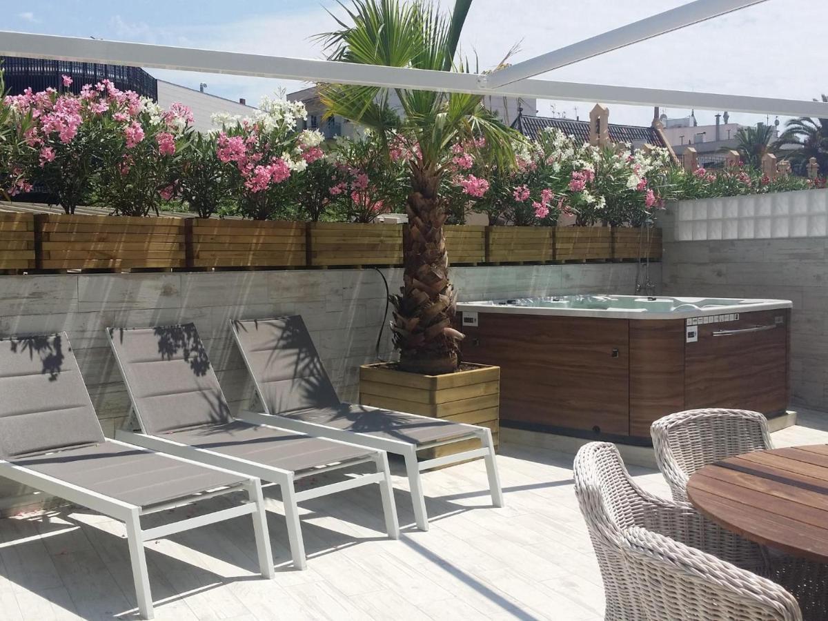 Sitges Spaces Mediterranean Apartments 4 Bedroom, 4 Bathroom, Huge Terrace, Jacuzzi- Sleeps 9 Εξωτερικό φωτογραφία