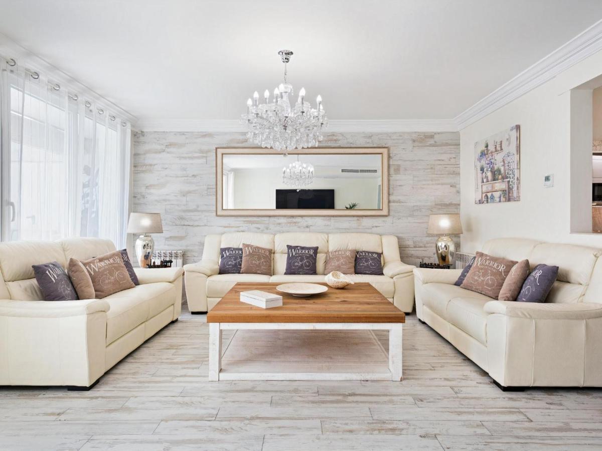 Sitges Spaces Mediterranean Apartments 4 Bedroom, 4 Bathroom, Huge Terrace, Jacuzzi- Sleeps 9 Εξωτερικό φωτογραφία