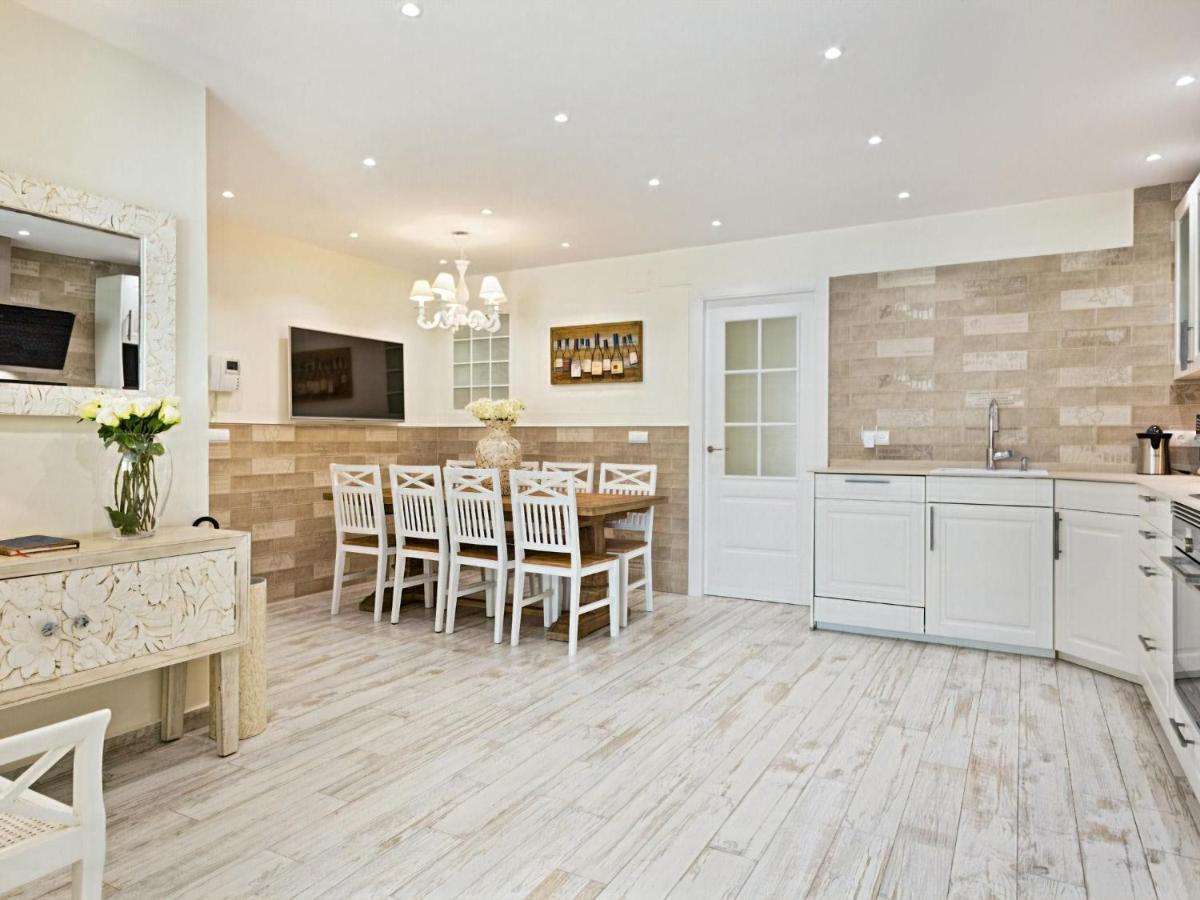 Sitges Spaces Mediterranean Apartments 4 Bedroom, 4 Bathroom, Huge Terrace, Jacuzzi- Sleeps 9 Εξωτερικό φωτογραφία